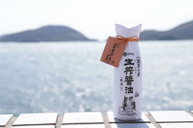 小豆島名産生搾醤油（蔵造り）